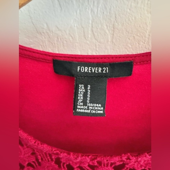 Forever 21 Red Floral Crochet Lace Sleeveless Crop Top Size Small - Picture 4 of 6